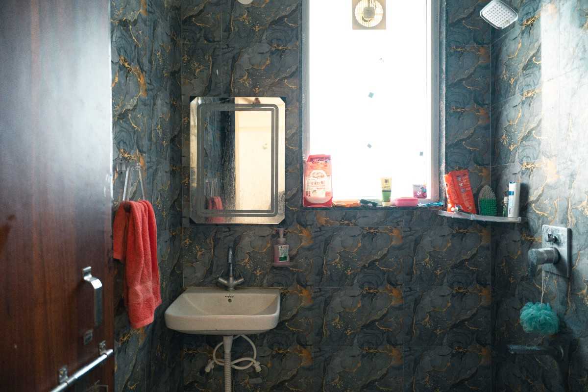 Modern bathroom in Co-living space in Gurgaon with shower and sink