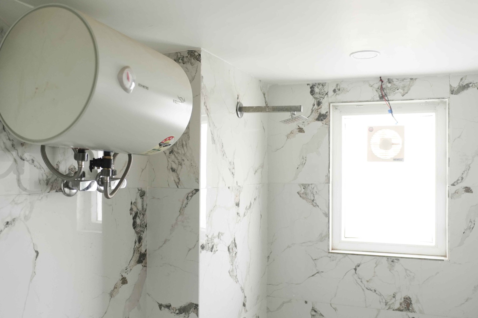 Bathroom with geyser